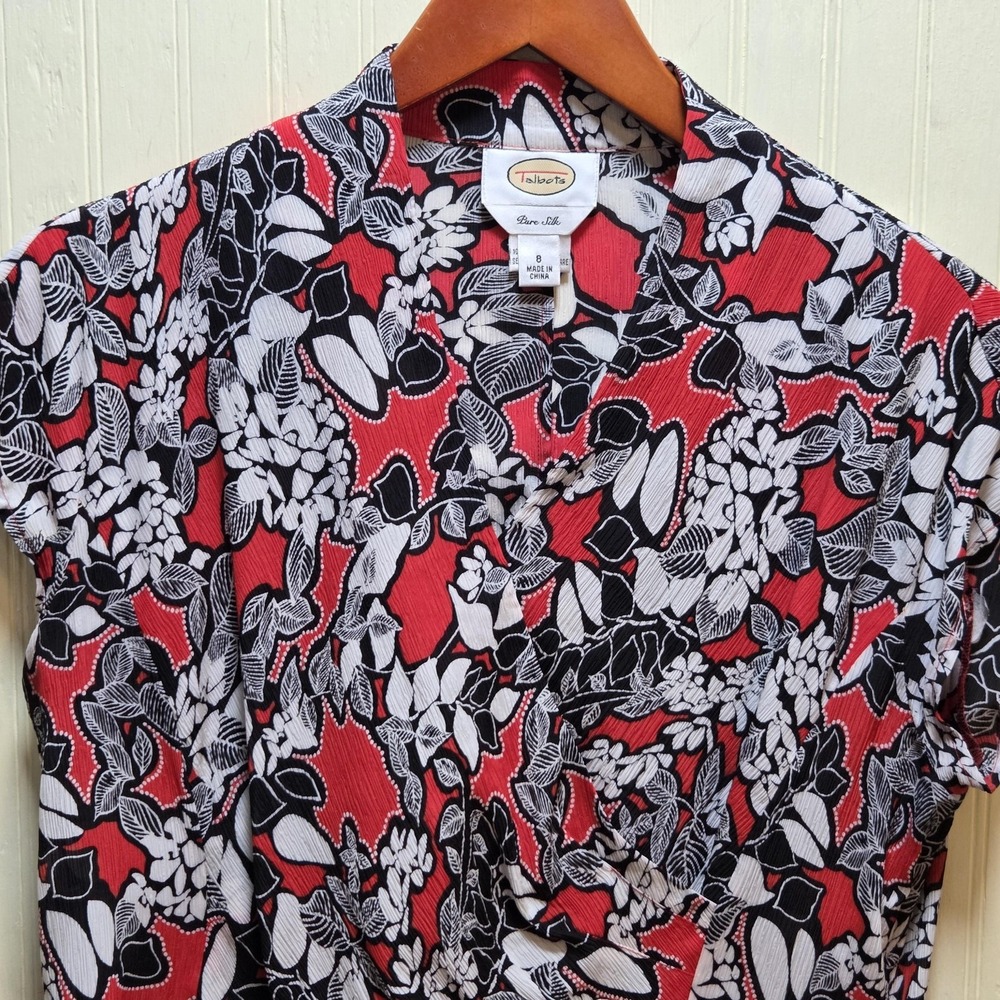 Talbots Blouse Womens 8 Red Black Floral 100% Silk Collared Short Sleeve Top